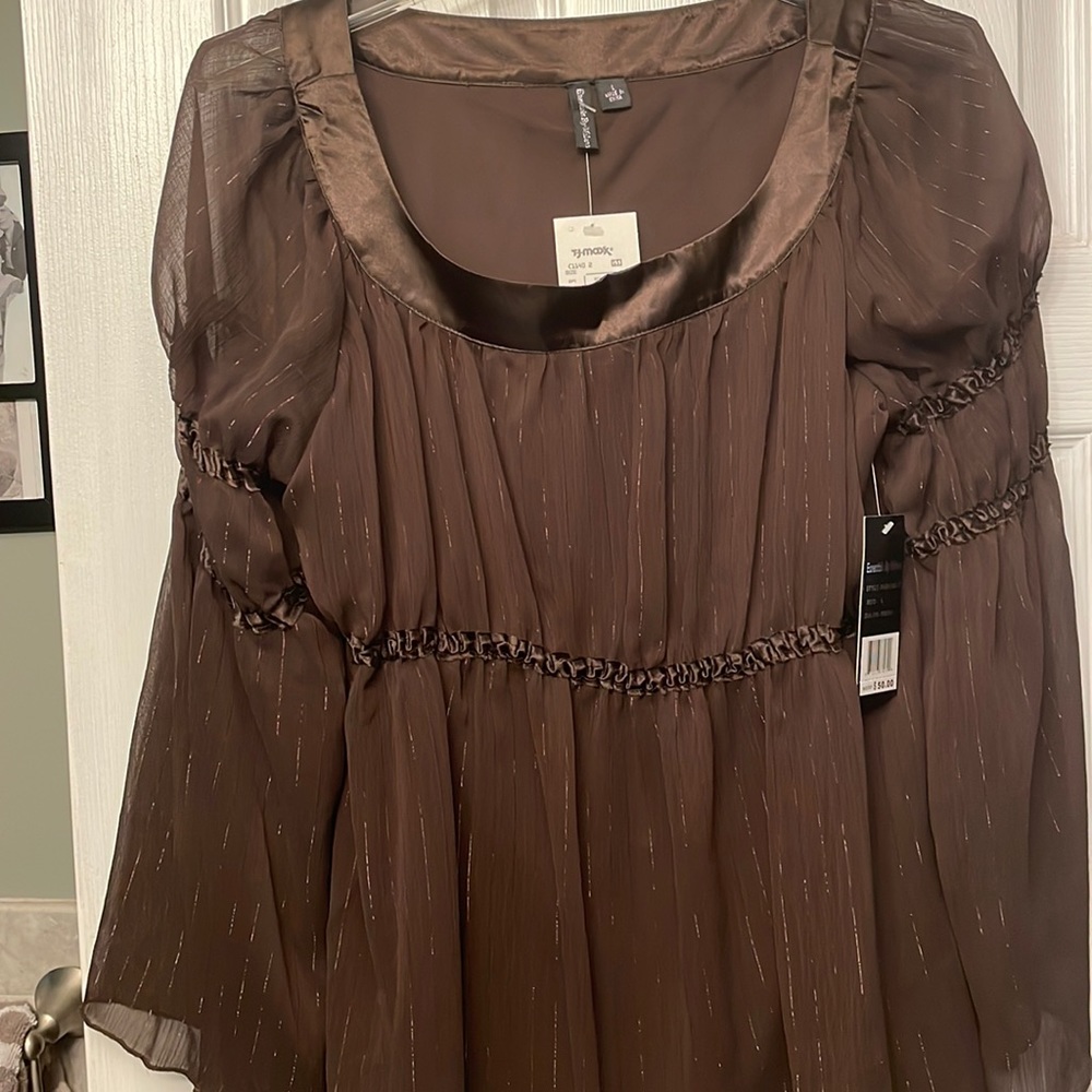 Sheer LS rouched blouse-lining in bodice. Satin umpire piping. Brn wgold flecks.